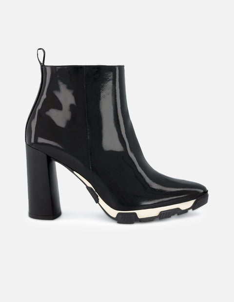 Botin para mujer de piel charol color negro con detalles en color blanco
