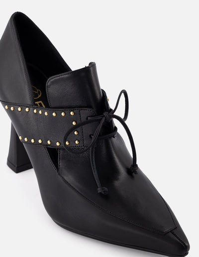 Zapatilla tipo mercedes de piel para mujer color negro con detalle de cordones