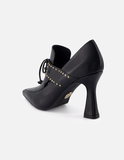 Zapatilla tipo mercedes de piel para mujer color negro con detalle de cordones