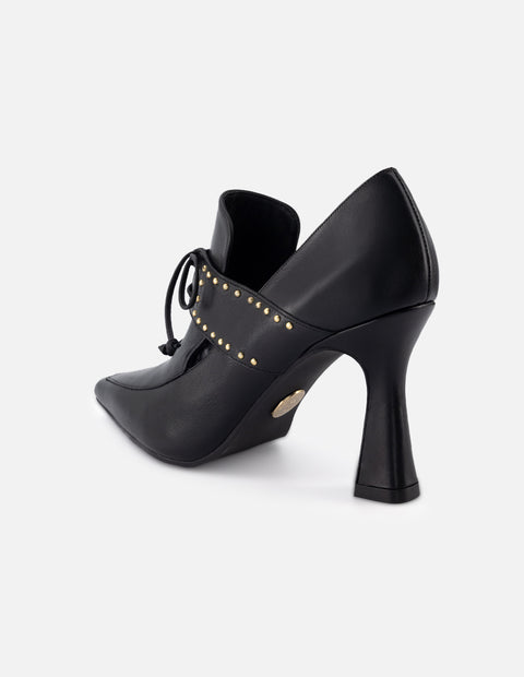 Zapatilla tipo mercedes de piel para mujer color negro con detalle de cordones