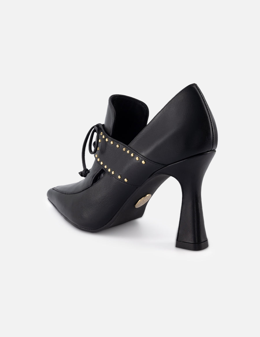 Zapatilla tipo mercedes de piel para mujer color negro con detalle de cordones