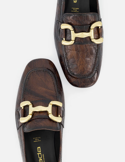 Mocasín de piel para mujer con grabado tipo coco color caoba