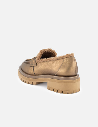 Mocasín de piel para mujer color dorado
