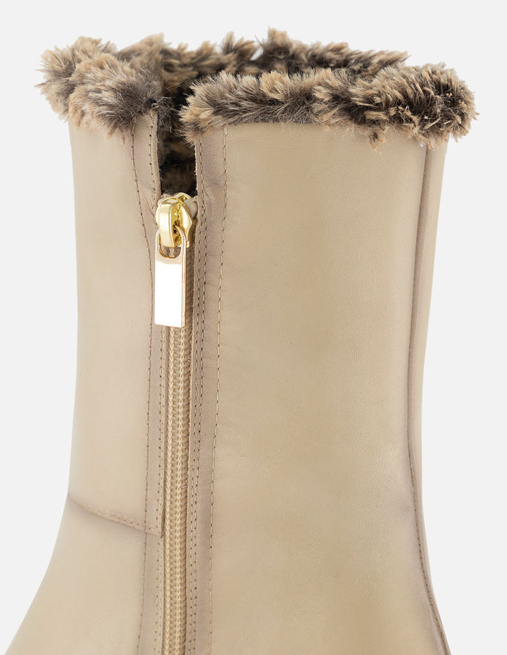 Botín de piel para mujer color hueso con detalle de pelo