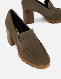 Mocasines color verde de ante para mujer con detalle en el empeine