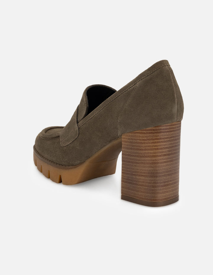 Mocasines color verde de ante para mujer con detalle en el empeine