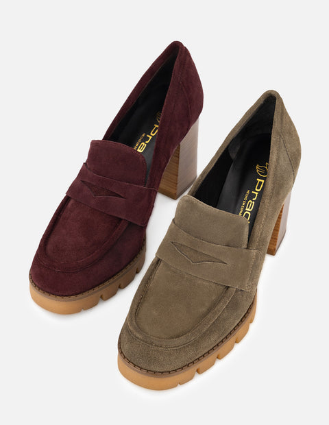 Mocasines color vino de ante para mujer con detalle en el empeine