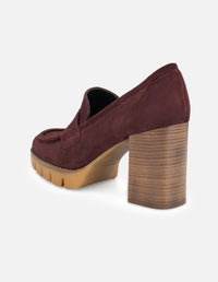 Mocasines color vino de ante para mujer con detalle en el empeine