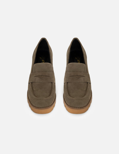 Mocasines color verde de ante para mujer con detalle en el empeine