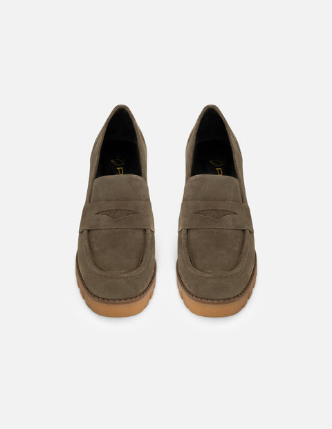 Mocasines color verde de ante para mujer con detalle en el empeine