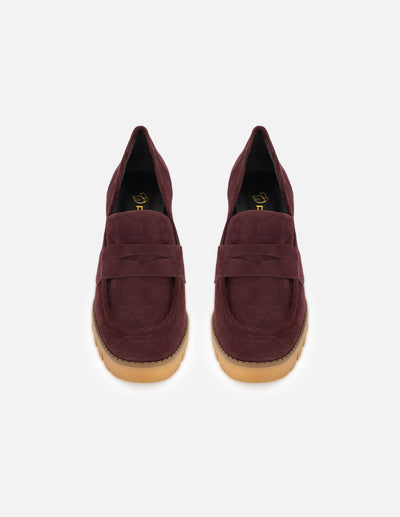 Mocasines color vino de ante para mujer con detalle en el empeine