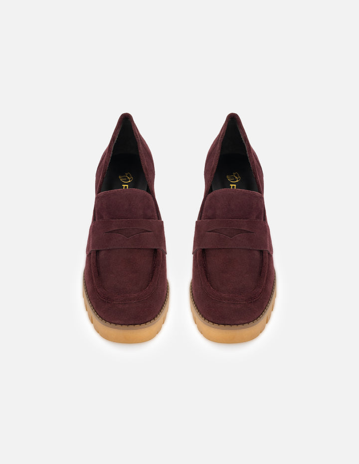 Mocasines color vino de ante para mujer con detalle en el empeine