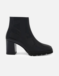 Botines color negro charol para mujer con suela dentada