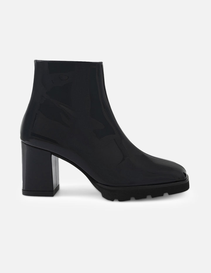 Botines color negro charol para mujer con suela dentada