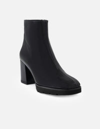 Botines color negro charol para mujer con suela dentada