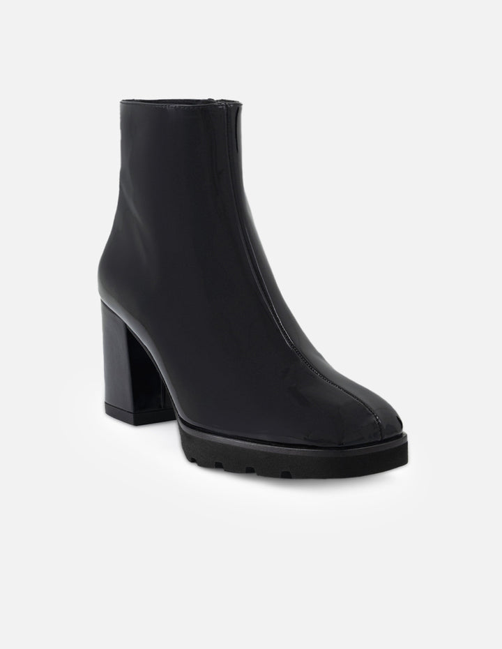 Botines color negro charol para mujer con suela dentada