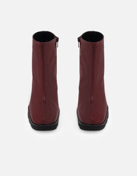 Botines color vino de charol para mujer con suela dentada