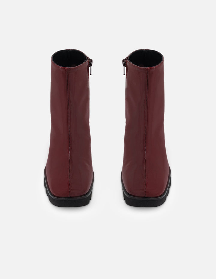 Botines color vino de charol para mujer con suela dentada