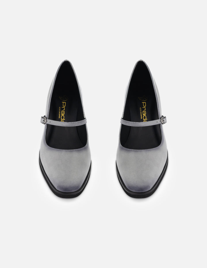 Mercedes color gris de charol para mujer con silueta tipo mary jane