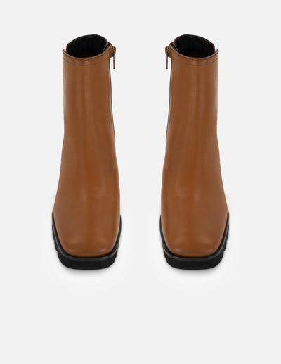 Botines color cuero de piel para mujer con suela dentada