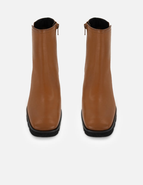 Botines color cuero de piel para mujer con suela dentada