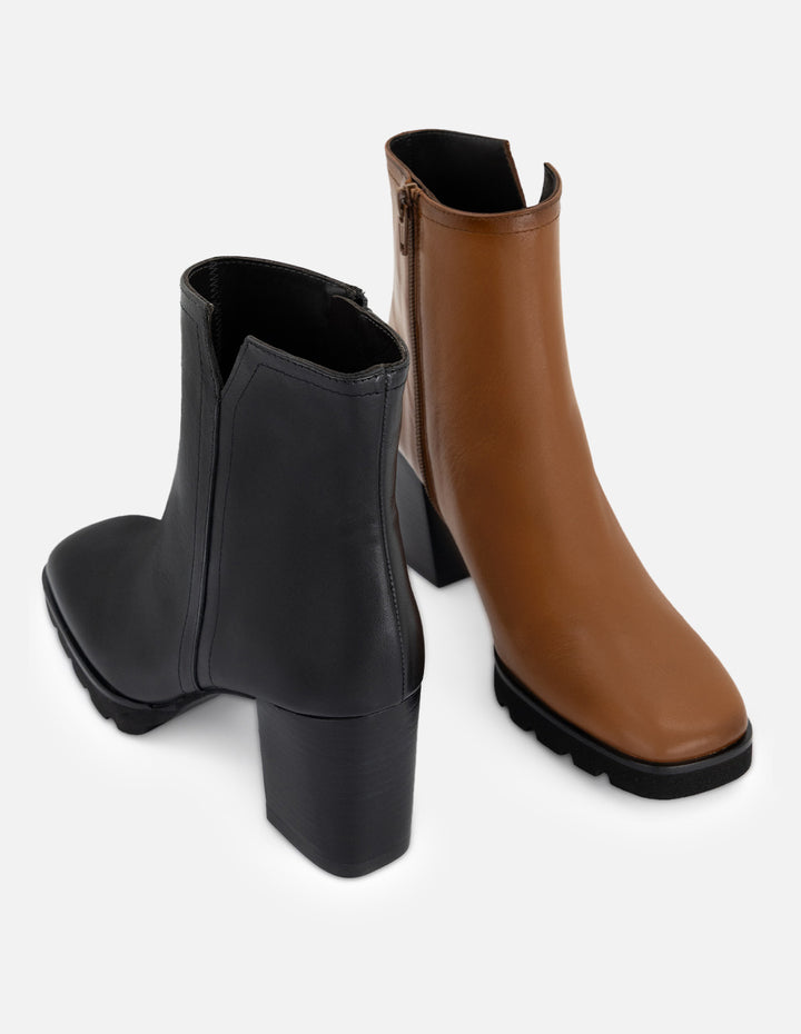 Botines color cuero de piel para mujer con suela dentada