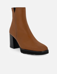 Botines color cuero de piel para mujer con suela dentada