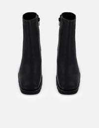 Botines color negro de piel para mujer con suela dentada