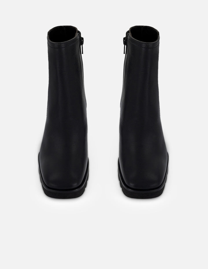 Botines color negro de piel para mujer con suela dentada