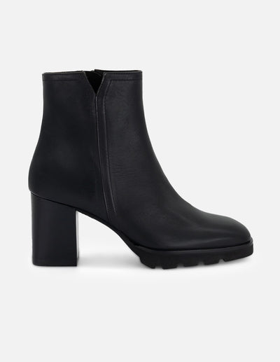 Botines color negro de piel para mujer con suela dentada