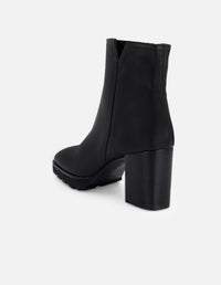 Botines color negro de piel para mujer con suela dentada