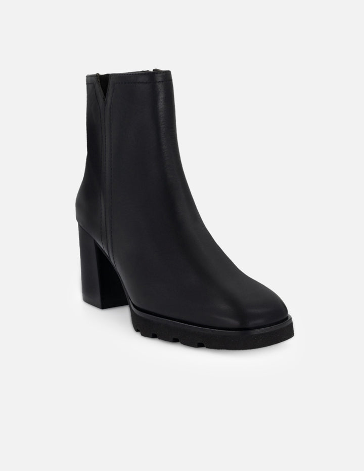 Botines color negro de piel para mujer con suela dentada