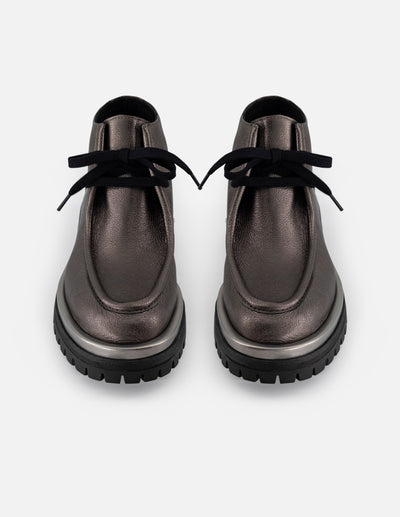 Wallabee color plata piel metalizada para mujer con piel metalizada color plateada