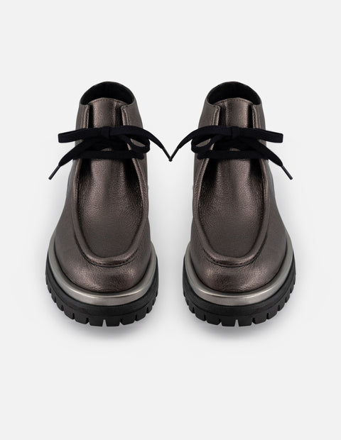Wallabee color plata piel metalizada para mujer con piel metalizada color plateada