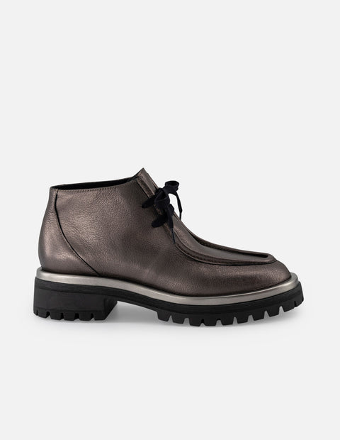 Wallabee color plata piel metalizada para mujer con piel metalizada color plateada