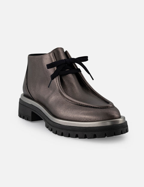 Wallabee color plata piel metalizada para mujer con piel metalizada color plateada
