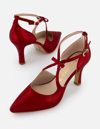 Zapatilla color rojo ante para mujer con pulsera con detalle en tiras