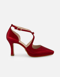 Zapatilla color rojo ante para mujer con pulsera con detalle en tiras