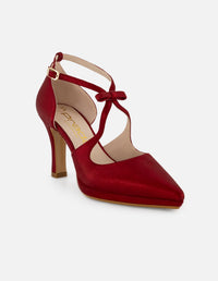 Zapatilla color rojo ante para mujer con pulsera con detalle en tiras