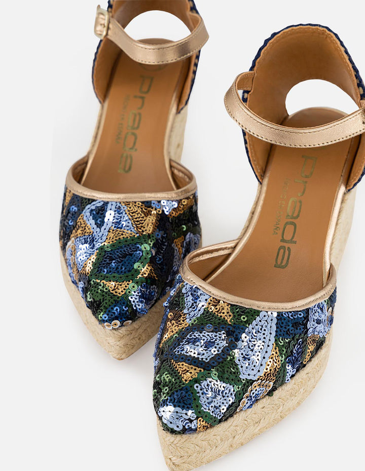 Alpargata azul en lentejuelas para mujer con pulsera dorada