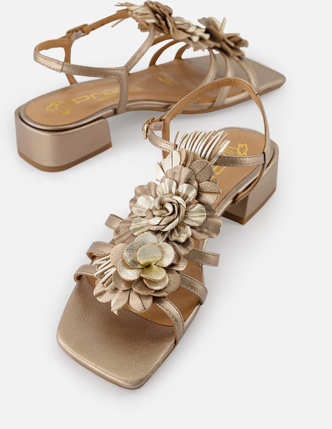 Sandalias color oro en piel metalizada para mujer con flores