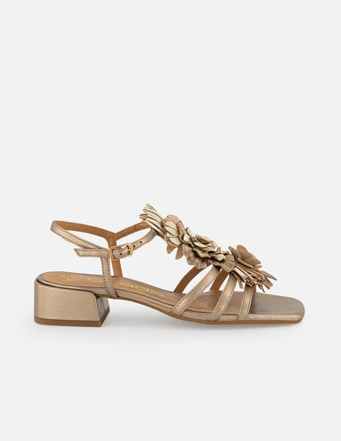 Sandalias color oro en piel metalizada para mujer con flores