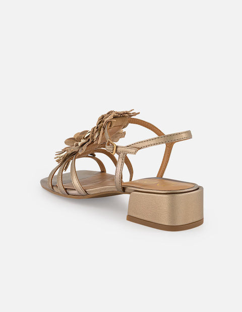 Sandalias color oro en piel metalizada para mujer con flores