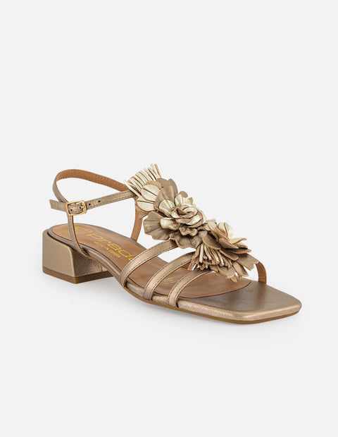 Sandalias color oro en piel metalizada para mujer con flores