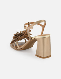 Sandalias oro en piel metalizada para mujer con flor dorada