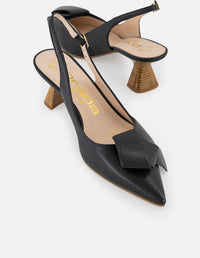 Zapatilla negra en piel para mujer con moño y hebilla dorada