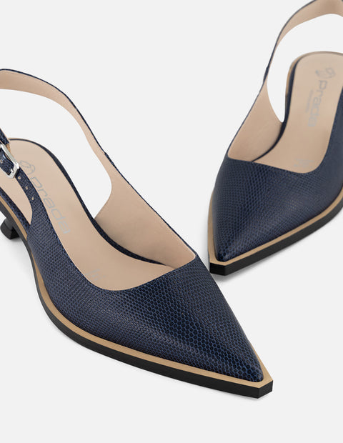 Zapatilla azul en piel tipo tejus para mujer con tacón bajo