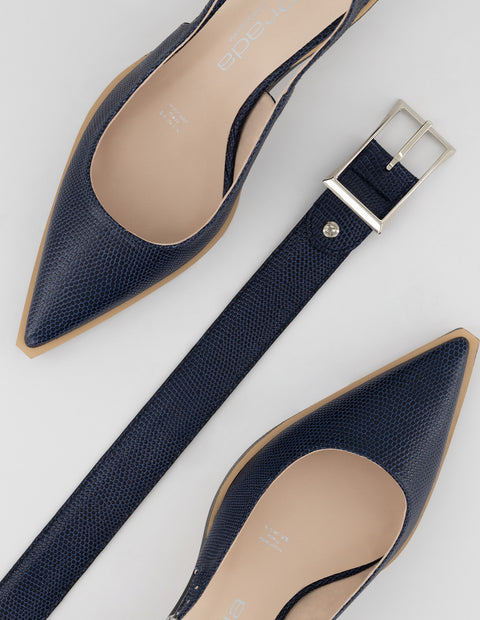 Zapatilla azul en piel tipo tejus para mujer con tacón bajo