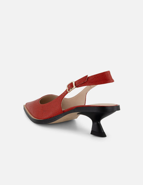 Zapatilla roja en piel tipo serpiente para mujer con tacón bajo