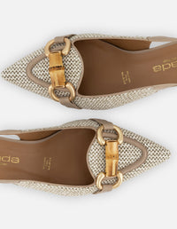 Zapatilla beige en rafia para mujer con detalle dorado